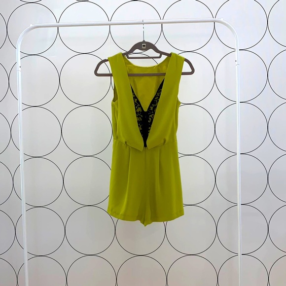 Romper xs - Picture 1 of 2